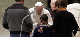 Папа Франциск встретился с пострадавшими от землетрясения в центре Италии