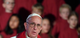 Папа Римский отказался от бронированного папамобиля