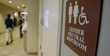 Трамп отменил правила Обамы о выборе школьных туалетов трансгендерами