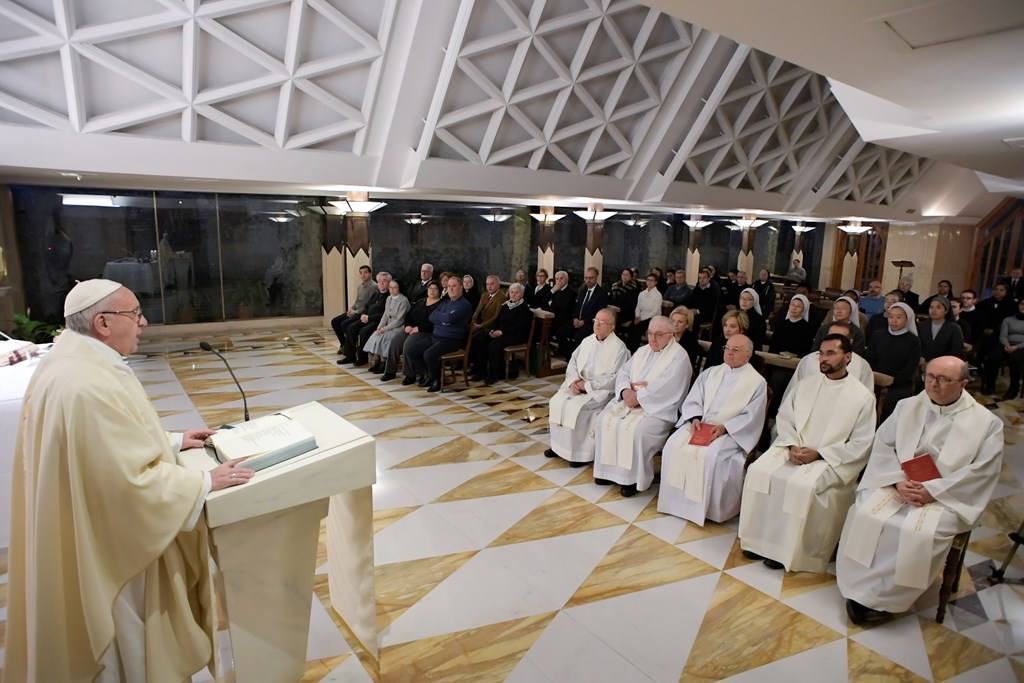 Папа: Иисус всегда окружён людьми, но Он не ищет популярности