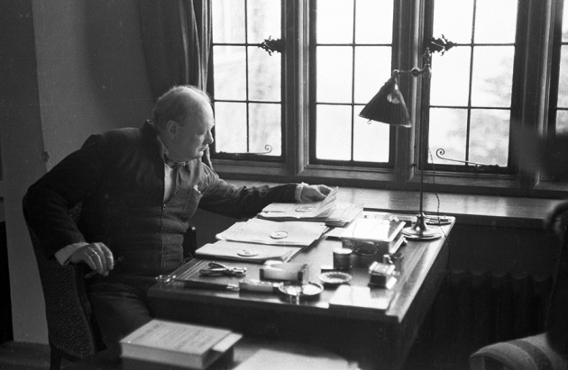 СМИ: найден трактат Уинстона Черчилля о существовании внеземной жизни
