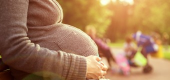 СМИ: в Британии врачей просят не называть беременных будущими мамами