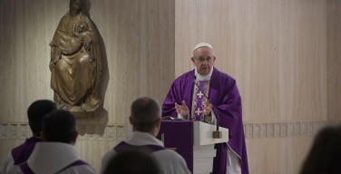 Папа: путь Великого Поста проходит через скандал Креста