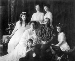 737px-Family_Nicholas_II_of_Russia_ca._1914