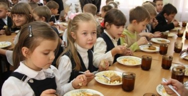 В еду московских школьников добавят конфессиональности
