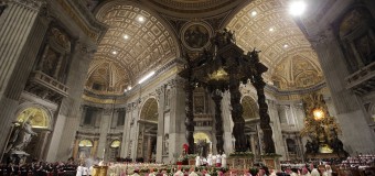 Всенощное пасхальное бдение в Ватикане. Папа: дарить всем надежду на воскресшего Христа