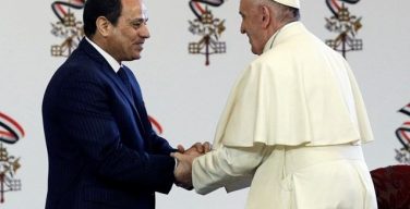 Папа Франциск встретился с властями Египта