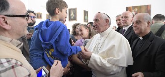Папа Франциск посетил римский Центр для слепых