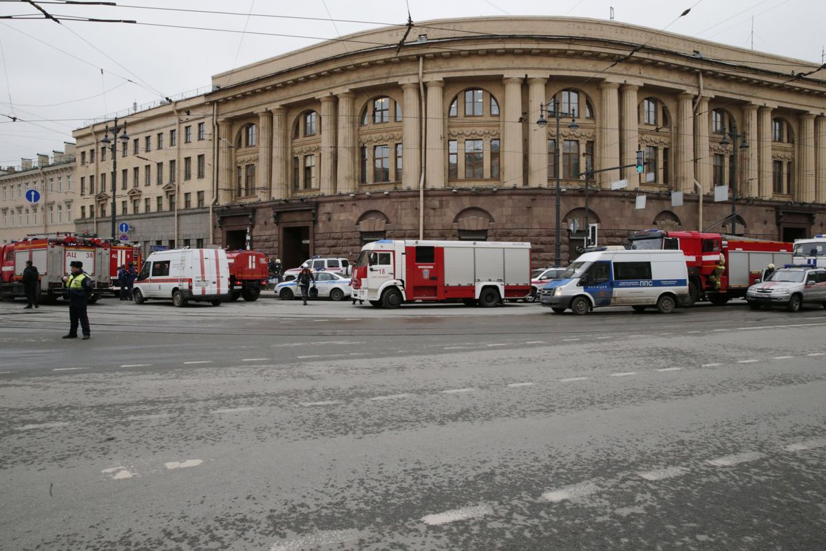 Число жертв теракта в метро Петербурга достигло 14 человек