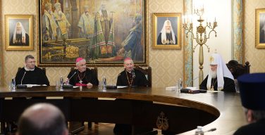 Патриарх Кирилл передал для Папы Римского старинную икону Николая Чудотворца