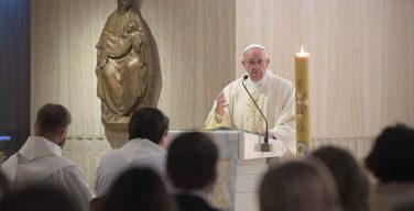 Папа: Церковь должна выходить к людям и выслушивать их