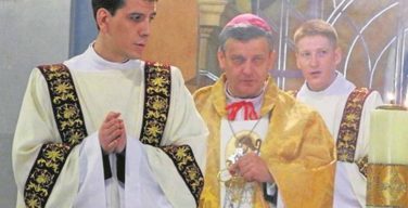 Сын премьер-министра Польши Беаты Шидло станет священником