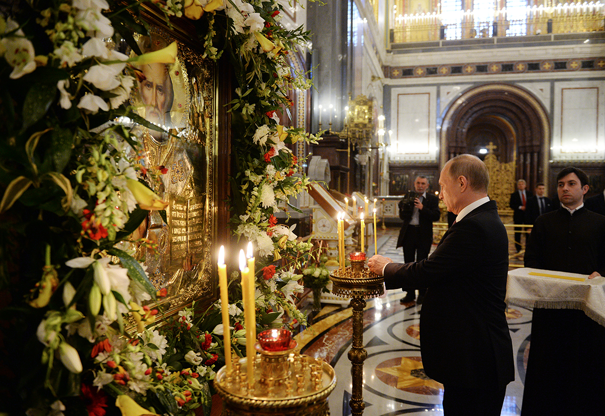 Владимир Путин выразил благодарность Папе Римскому за разрешение доставить мощи св. Николая в Россию