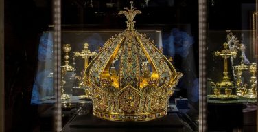 Из музея в Лионе похищена «корона Девы Марии» стоимостью 1 млн. евро