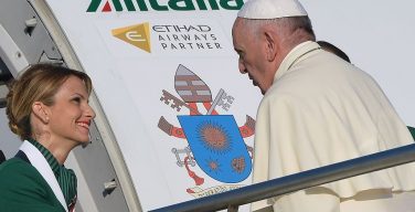 Папа Римский может прекратить пользоваться услугами «Алиталии»
