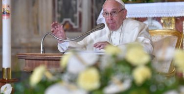 Папа – молодежи: не смотрите на жизнь глазами туриста, миссия преобразит ваш взгляд