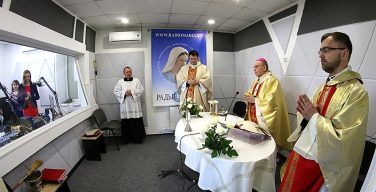 Митрополит Кондрусевич благословил студию «Радио Мария» в Белоруссии