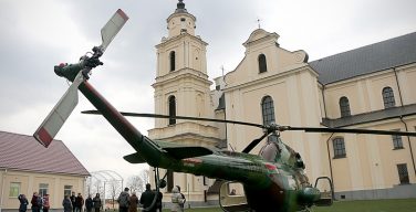Католики организовали паломничество из Минска в Будслав на вертолете