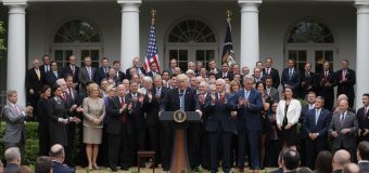 Трамп отменил «поправку Джонсона», запрещавшую религиозным группам поддерживать политиков