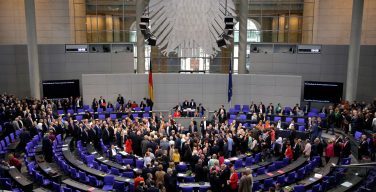 Бундестаг ФРГ одобрил закон о «браке для всех». Меркель проголосовала против