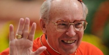 Кардинал Ре сменил кардинала Эчегарая на посту вице-декана Коллегии кардиналов