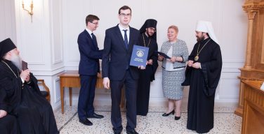 Министр образования вручила в Москве дипломы магистрам-теологам