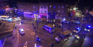 Религиозная общественность Британии осуждает атаку с наездом на пешеходов у мечети Лондона