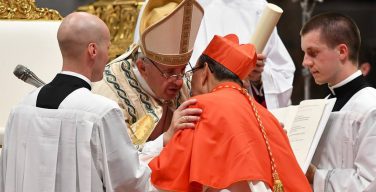 Папа — новым кардиналам: будьте реалистами, служите Богу и братьям (ФОТО)
