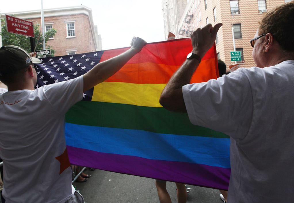 Результаты опроса свидетельствуют, что американское общество меняет свое отношение к однополым бракам