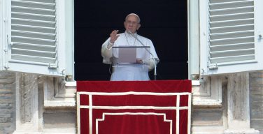 Папа призвал встать на сторону беженцев, принимая их без страха