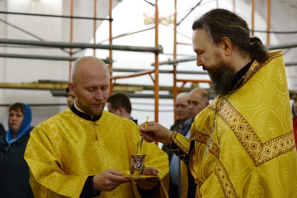 Бывший вице-мэр Южно-Сахалинска Алексей Лескин стал пономарем в храме