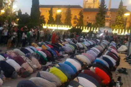 Исламский молебен у католической святыни в Гранаде разозлил христиан