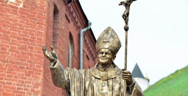 В Тобольске открыли памятник Иоанну Павлу II (ФОТО)