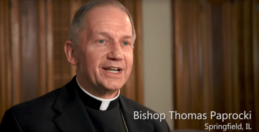 В США гей-активисты оказывают давление на епископа за запрет хоронить их по католическому обряду