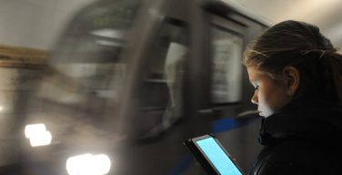 «Яндекс»: по утрам москвичи в метро чаще всего ищут в интернете молитвы