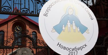 Торжественной Мессой в Кафедральном соборе Новосибирска открылась Всероссийская встреча семей