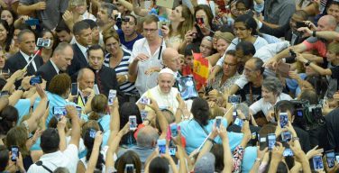 Папа: нести свет Христов в мир. В Ватикане возобновлены общие аудиенции (ФОТО)