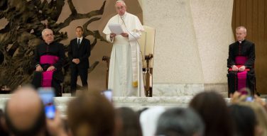 «Живая литургия для живой Церкви». Папа Франциск обратился к участникам Литургической недели