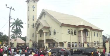 Папа скорбит по жертвам нападения в церкви в Нигерии
