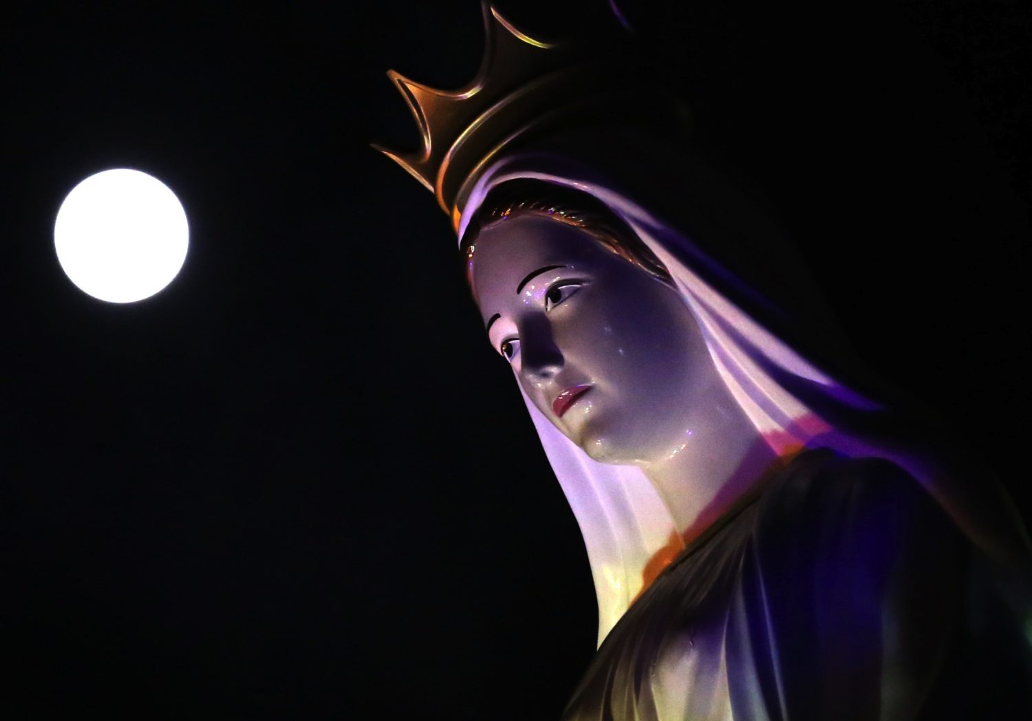 Французские католики направят своим единоверцам в Ираке 15 статуй Девы Марии — взамен уничтоженных боевиками ИГИЛ