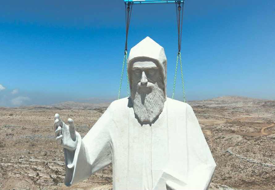 Гигантская статуя св. Шарбеля установлена в Ливане (ФОТО)