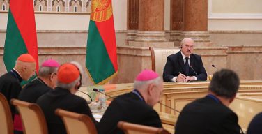 Лукашенко предлагает организовать в Минске встречу Патриарха Кирилла и Папы Франциска