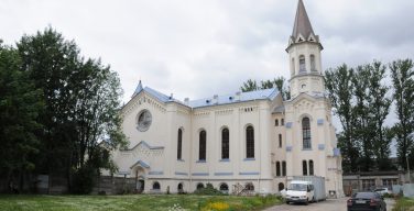 Католическому храму на Минеральной улице в Петербурге вернули первоначальный вид