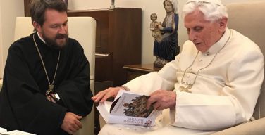 Митрополит Иларион встретился с Почетным Папой Римским Бенедиктом XVI (ФОТО)