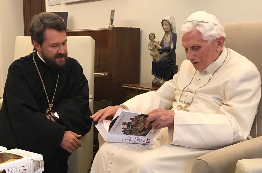 Митрополит Иларион встретился с Почетным Папой Римским Бенедиктом XVI (ФОТО)