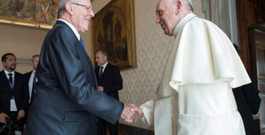 Папа встретился с президентом Перу (+ ФОТО)