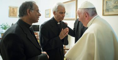 Папа Франциск встретился с освобожденным из плена священником-салезианцем