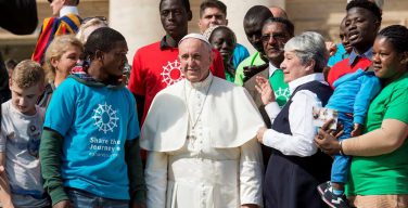 Папа дал начало новой кампании «Каритас»: принимать мигрантов с раскрытыми объятиями
