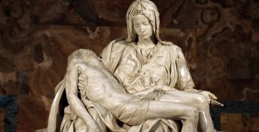 Папа: созерцать Пресвятую Деву, скорбящую у Креста