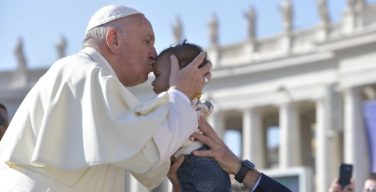 Папа: у народа, который с гордостью показывает своих детей, есть будущее. Общая аудиенция 13 сентября